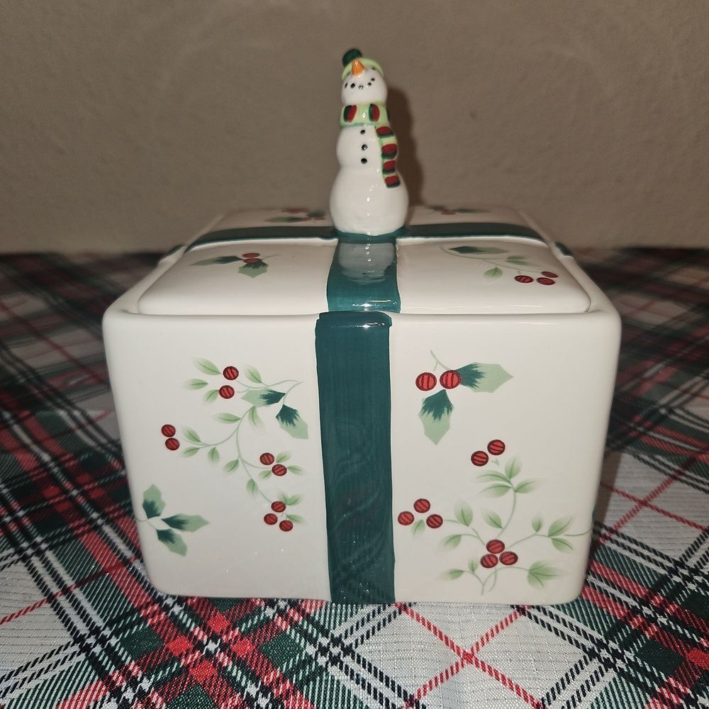 Pfaltzgraff Winterberry Festive Ceramic Treat Jar - Picture 2 of 7